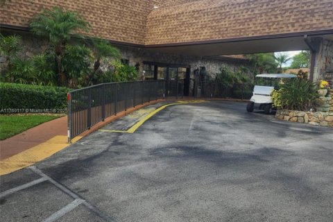 Купить виллу или дом в Холливуд, Флорида 2 спальни, 92.9м2, № 1985350 - фото 19