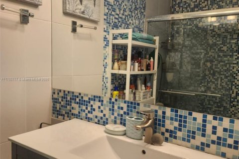 Купить виллу или дом в Холливуд, Флорида 2 спальни, 92.9м2, № 1985350 - фото 2