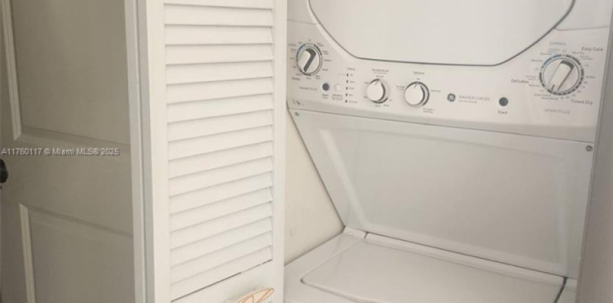 Дом в Холливуд, Флорида 2 спальни, 92.9м2 № 1985350