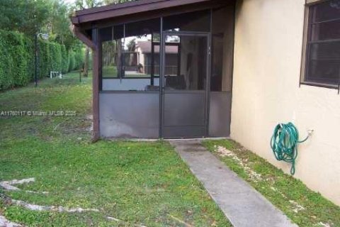 Купить виллу или дом в Холливуд, Флорида 2 спальни, 92.9м2, № 1985350 - фото 8