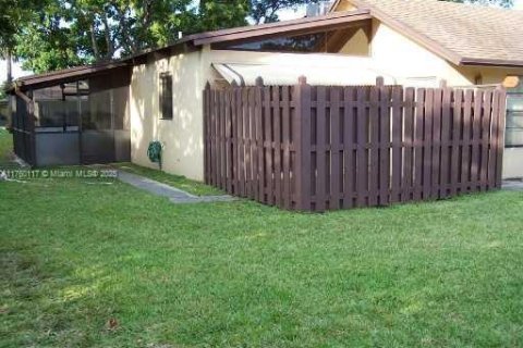 Купить виллу или дом в Холливуд, Флорида 2 спальни, 92.9м2, № 1985350 - фото 7