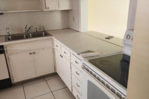 Купить виллу или дом в Холливуд, Флорида 2 спальни, 92.9м2, № 1985350 - фото 17