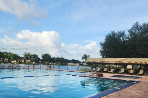 Купить виллу или дом в Холливуд, Флорида 2 спальни, 92.9м2, № 1985350 - фото 22