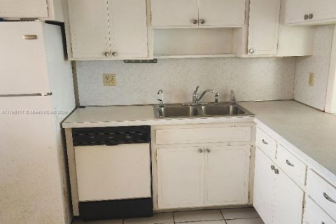 Купить виллу или дом в Холливуд, Флорида 2 спальни, 92.9м2, № 1985350 - фото 16