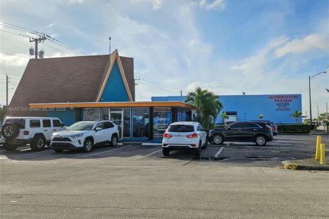 Commercial property in Oakland Park, Florida № 1834388 - photo 1