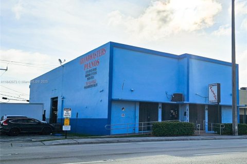 Commercial property in Oakland Park, Florida № 1834388 - photo 2