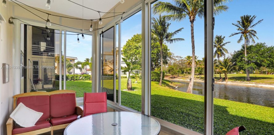 Condominio en Lauderhill, Florida, 2 dormitorios № 1781496