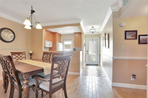 Condominio en venta en Lauderhill, Florida, 2 dormitorios, 80.82 m2 № 1781496 - foto 14