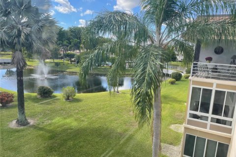 Condo in Lauderdale Lakes, Florida, 2 bedrooms  № 1489821 - photo 9