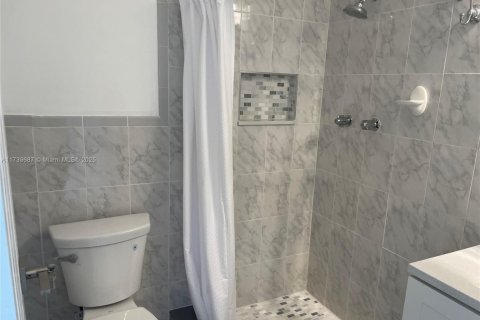 Condo in Lauderdale Lakes, Florida, 2 bedrooms  № 1489821 - photo 17