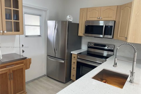 Condo in Lauderdale Lakes, Florida, 2 bedrooms  № 1489821 - photo 3