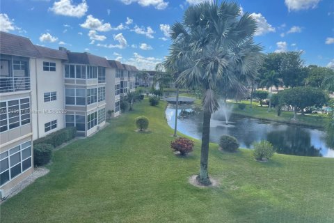 Condo in Lauderdale Lakes, Florida, 2 bedrooms  № 1489821 - photo 10
