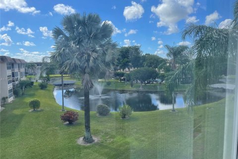 Condo in Lauderdale Lakes, Florida, 2 bedrooms  № 1489821 - photo 8