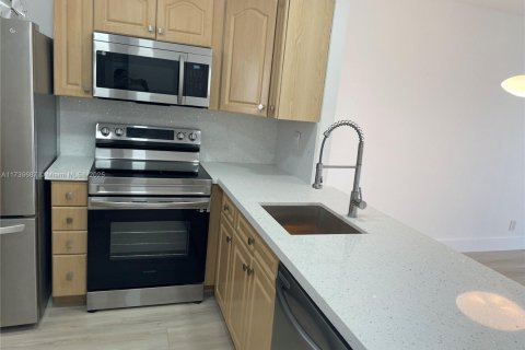 Condo in Lauderdale Lakes, Florida, 2 bedrooms  № 1489821 - photo 4
