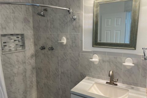 Condo in Lauderdale Lakes, Florida, 2 bedrooms  № 1489821 - photo 16