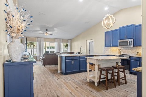 Villa ou maison à vendre à Orange Park, Floride: 4 chambres, 193.24 m2 № 2390880 - photo 12