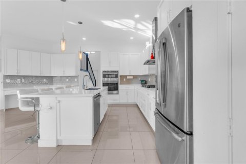 Снять в аренду виллу или дом в Паркленд, Флорида 4 спальни, 318.19м2, № 2004559 - фото 9