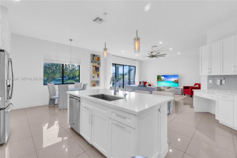 Снять в аренду виллу или дом в Паркленд, Флорида 4 спальни, 318.19м2, № 2004559 - фото 5