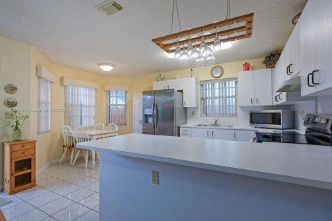 Casa en venta en Miami, Florida, 3 dormitorios, 151.8 m2 № 1935180 - foto 6