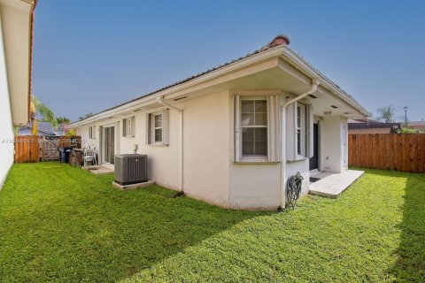 Casa en venta en Miami, Florida, 3 dormitorios, 151.8 m2 № 1935180 - foto 19