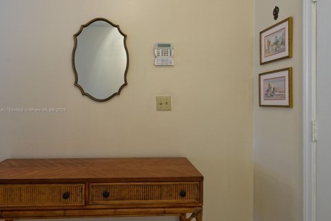 Casa en venta en Miami, Florida, 3 dormitorios, 151.8 m2 № 1935180 - foto 3