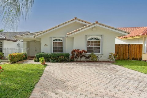 Casa en venta en Miami, Florida, 3 dormitorios, 151.8 m2 № 1935180 - foto 1