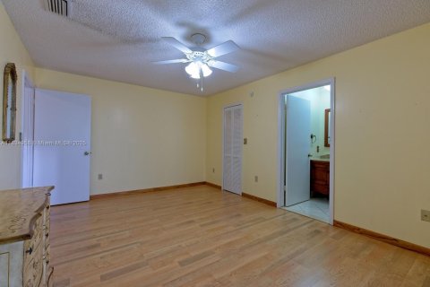 Casa en venta en Miami, Florida, 3 dormitorios, 151.8 m2 № 1935180 - foto 13