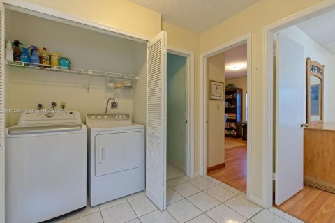 Casa en venta en Miami, Florida, 3 dormitorios, 151.8 m2 № 1935180 - foto 15