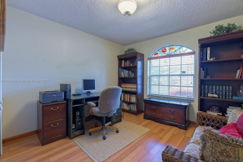 Casa en venta en Miami, Florida, 3 dormitorios, 151.8 m2 № 1935180 - foto 18