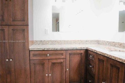 Condominio en alquiler en Miami Beach, Florida, 2 dormitorios, 118.08 m2 № 1931778 - foto 17