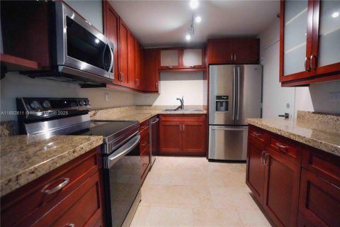 Condominio en alquiler en Miami Beach, Florida, 2 dormitorios, 118.08 m2 № 1931778 - foto 3