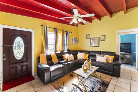 Casa en venta en West Park, Florida, 3 dormitorios, 87.33 m2 № 1944269 - foto 8