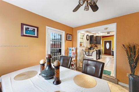 Casa en venta en West Park, Florida, 3 dormitorios, 87.33 m2 № 1944269 - foto 12