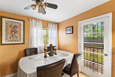 Casa en venta en West Park, Florida, 3 dormitorios, 87.33 m2 № 1944269 - foto 11