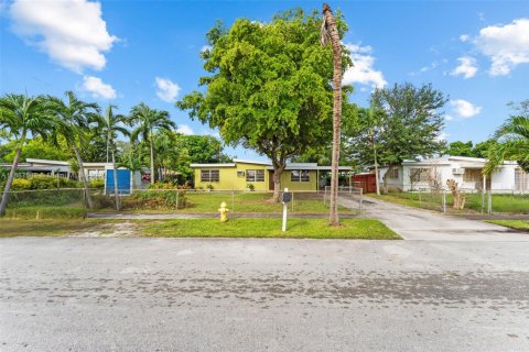 Casa en venta en West Park, Florida, 3 dormitorios, 87.33 m2 № 1944269 - foto 1