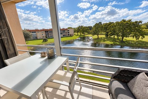 Copropriété à vendre à Sunrise, Floride: 2 chambres, 95.22 m2 № 2421415 - photo 2