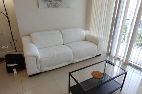 Condominio en venta en Miami, Florida, 1 dormitorio, 73.49 m2 № 1887273 - foto 2