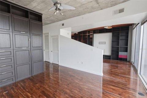 Condo in Orlando, Florida, 1 bedroom № 2209973 - photo 13