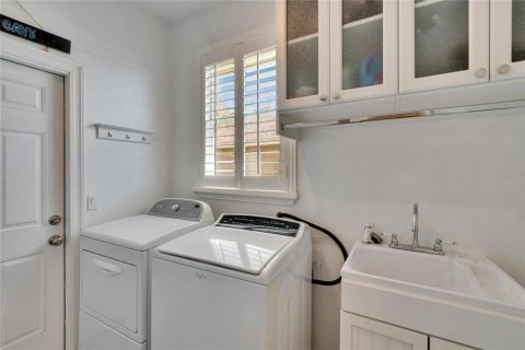 House in Valrico, Florida 3 bedrooms, 221.85 sq.m. № 1734235 - photo 20