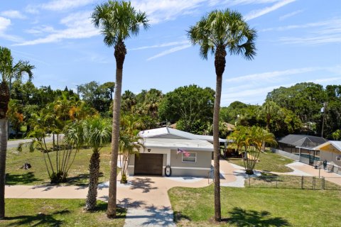 House in St. Lucie, Florida 3 bedrooms, 173.73 sq.m. № 2158560 - photo 4