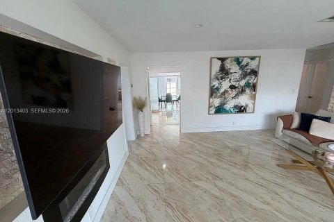Casa en venta en Fort Lauderdale, Florida, 2 dormitorios, 115.38 m2 № 2076299 - foto 4