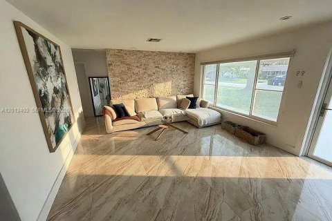 Casa en venta en Fort Lauderdale, Florida, 2 dormitorios, 115.38 m2 № 2076299 - foto 3