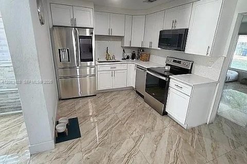 Casa en venta en Fort Lauderdale, Florida, 2 dormitorios, 115.38 m2 № 2076299 - foto 5