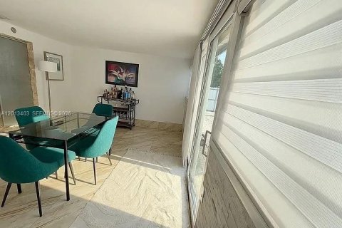 Casa en venta en Fort Lauderdale, Florida, 2 dormitorios, 115.38 m2 № 2076299 - foto 17