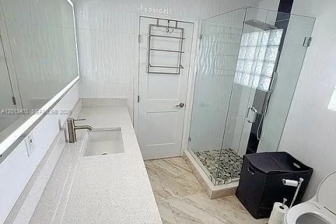 Casa en venta en Fort Lauderdale, Florida, 2 dormitorios, 115.38 m2 № 2076299 - foto 14