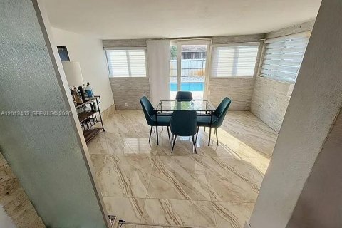 Casa en venta en Fort Lauderdale, Florida, 2 dormitorios, 115.38 m2 № 2076299 - foto 18