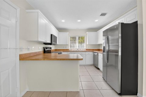 Снять в аренду таунхаус в Уэст-Палм-Бич, Флорида 4 спальни, 166.3м2, № 1954674 - фото 10