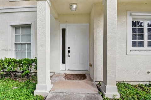 Снять в аренду таунхаус в Уэст-Палм-Бич, Флорида 4 спальни, 166.3м2, № 1954674 - фото 4