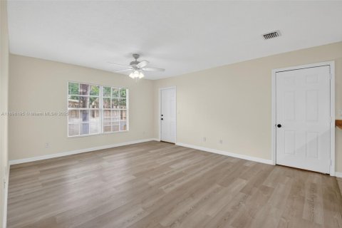 Снять в аренду таунхаус в Уэст-Палм-Бич, Флорида 4 спальни, 166.3м2, № 1954674 - фото 7