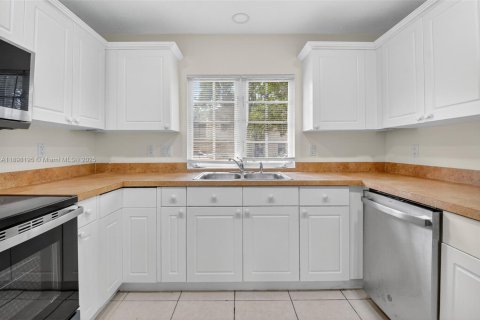 Снять в аренду таунхаус в Уэст-Палм-Бич, Флорида 4 спальни, 166.3м2, № 1954674 - фото 13